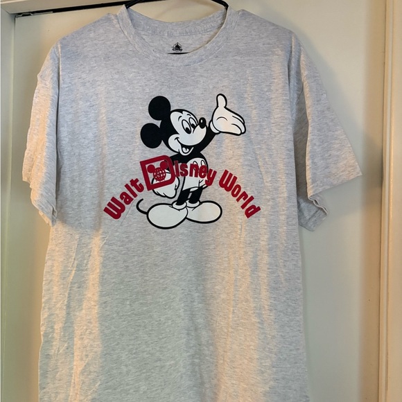 Walt Disney World
Old school Disney logo
Vintage unique &!Rare Find - Picture 6 of 7